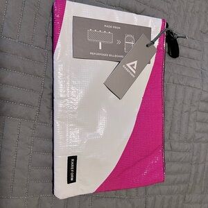 NWT RAREFORM Large Clark Fleece Lined Pouch